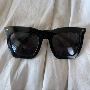 Dezi Fall Back Sunnies